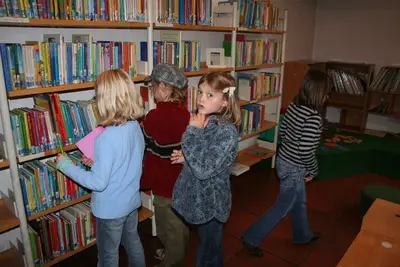 Foto 7 aus der Archivgalerie Büchereibesuch der Klasse 2 (2008)