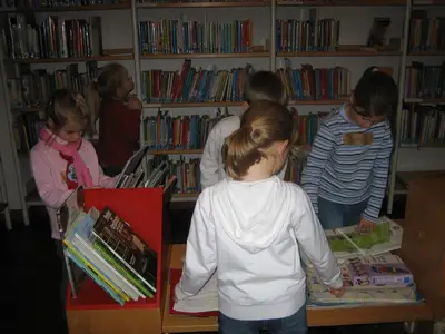 Foto 16 aus der Archivgalerie Büchereibesuch der Klasse 2 (2008)