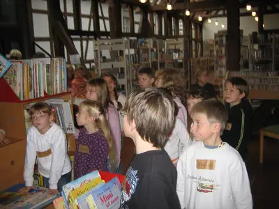 Foto 19 aus der Archivgalerie Büchereibesuch der Klasse 2 (2008)