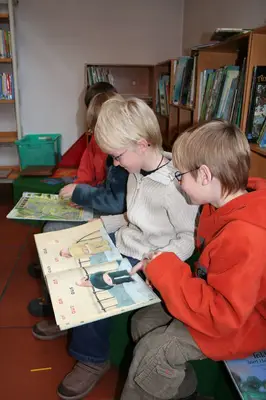 Foto 22 aus der Archivgalerie Büchereibesuch der Klasse 2 (2008)