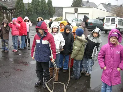 Foto 7 aus der Archivgalerie Feuerwehrbesuch der Klassen 3 (2008)