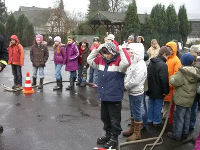 Foto 8 aus der Archivgalerie Feuerwehrbesuch der Klassen 3 (2008)