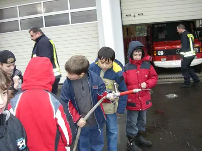 Foto 16 aus der Archivgalerie Feuerwehrbesuch der Klassen 3 (2008)