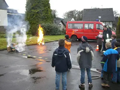 Foto 18 aus der Archivgalerie Feuerwehrbesuch der Klassen 3 (2008)