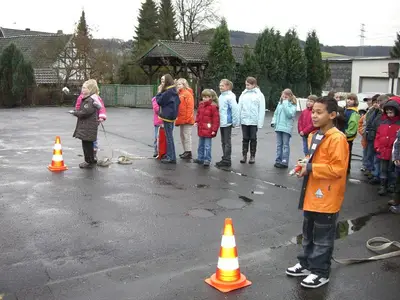 Foto 21 aus der Archivgalerie Feuerwehrbesuch der Klassen 3 (2008)