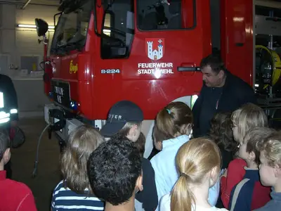 Foto 25 aus der Archivgalerie Feuerwehrbesuch der Klassen 3 (2008)