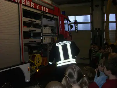 Foto 31 aus der Archivgalerie Feuerwehrbesuch der Klassen 3 (2008)