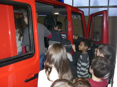 Foto 32 aus der Archivgalerie Feuerwehrbesuch der Klassen 3 (2008)