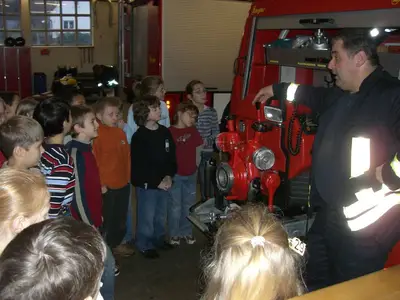 Foto 33 aus der Archivgalerie Feuerwehrbesuch der Klassen 3 (2008)