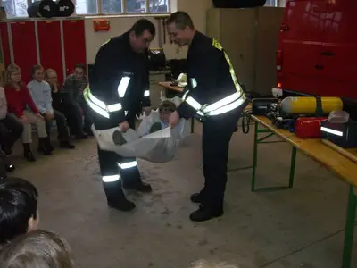 Foto 34 aus der Archivgalerie Feuerwehrbesuch der Klassen 3 (2008)