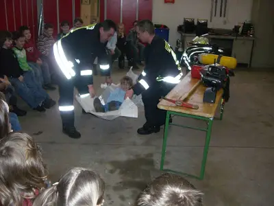 Foto 35 aus der Archivgalerie Feuerwehrbesuch der Klassen 3 (2008)