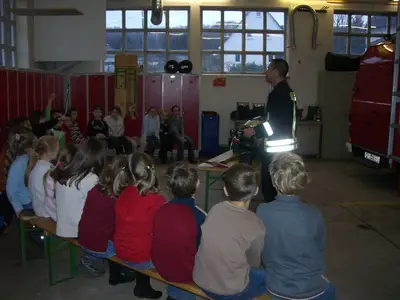 Foto 38 aus der Archivgalerie Feuerwehrbesuch der Klassen 3 (2008)
