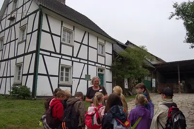 Foto 19 aus der Archivgalerie Besuch der 3. Klassen im Freilichtmuseum (2011)