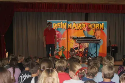 Foto 1 aus der Archivgalerie Lachen, Singen, Tanzen mit Reinhard Horn (2011)