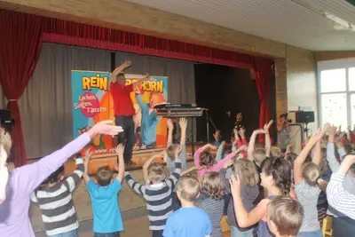 Foto 4 aus der Archivgalerie Lachen, Singen, Tanzen mit Reinhard Horn (2011)