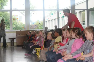 Foto 8 aus der Archivgalerie Lachen, Singen, Tanzen mit Reinhard Horn (2011)