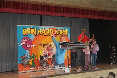 Foto 9 aus der Archivgalerie Lachen, Singen, Tanzen mit Reinhard Horn (2011)