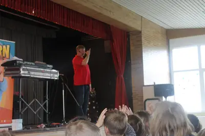 Foto 13 aus der Archivgalerie Lachen, Singen, Tanzen mit Reinhard Horn (2011)