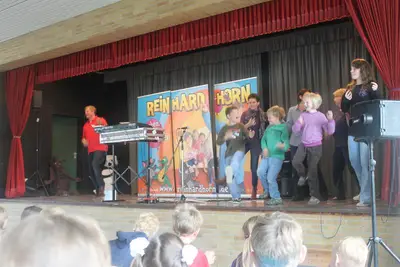 Foto 14 aus der Archivgalerie Lachen, Singen, Tanzen mit Reinhard Horn (2011)