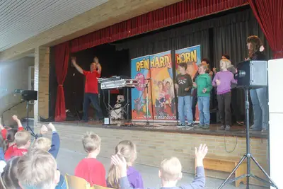 Foto 16 aus der Archivgalerie Lachen, Singen, Tanzen mit Reinhard Horn (2011)