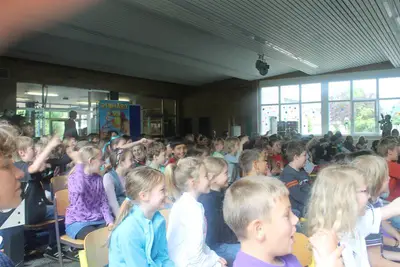 Foto 20 aus der Archivgalerie Lachen, Singen, Tanzen mit Reinhard Horn (2011)