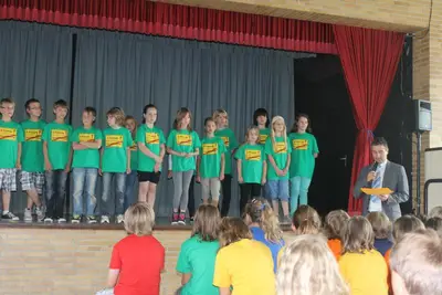 Foto 3 aus der Archivgalerie Letzter Schultag 2011 / 2012 - Verabschiedung der 4. Klassen (2011)