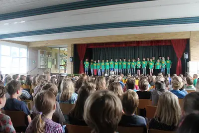 Foto 5 aus der Archivgalerie Letzter Schultag 2011 / 2012 - Verabschiedung der 4. Klassen (2011)