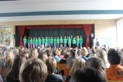 Foto 6 aus der Archivgalerie Letzter Schultag 2011 / 2012 - Verabschiedung der 4. Klassen (2011)