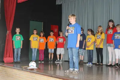 Foto 10 aus der Archivgalerie Letzter Schultag 2011 / 2012 - Verabschiedung der 4. Klassen (2011)
