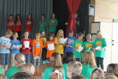 Foto 19 aus der Archivgalerie Letzter Schultag 2011 / 2012 - Verabschiedung der 4. Klassen (2011)