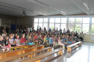 Foto 28 aus der Archivgalerie Letzter Schultag 2011 / 2012 - Verabschiedung der 4. Klassen (2011)