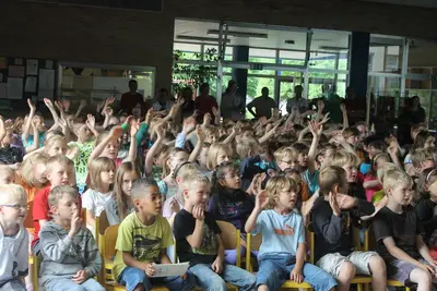 Foto 31 aus der Archivgalerie Letzter Schultag 2011 / 2012 - Verabschiedung der 4. Klassen (2011)