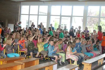 Foto 32 aus der Archivgalerie Letzter Schultag 2011 / 2012 - Verabschiedung der 4. Klassen (2011)