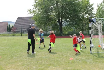 Foto 2 aus der Archivgalerie DFB-Mobil besucht die Fußball-AG (2012)