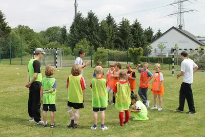 Foto 3 aus der Archivgalerie DFB-Mobil besucht die Fußball-AG (2012)