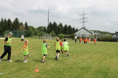 Foto 4 aus der Archivgalerie DFB-Mobil besucht die Fußball-AG (2012)