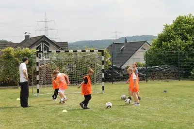 Foto 5 aus der Archivgalerie DFB-Mobil besucht die Fußball-AG (2012)