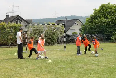 Foto 7 aus der Archivgalerie DFB-Mobil besucht die Fußball-AG (2012)