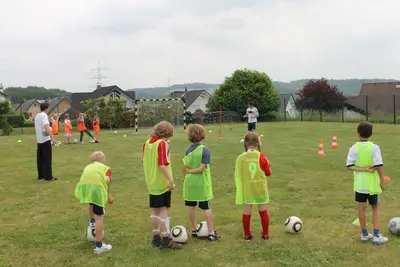 Foto 8 aus der Archivgalerie DFB-Mobil besucht die Fußball-AG (2012)