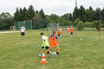 Foto 9 aus der Archivgalerie DFB-Mobil besucht die Fußball-AG (2012)