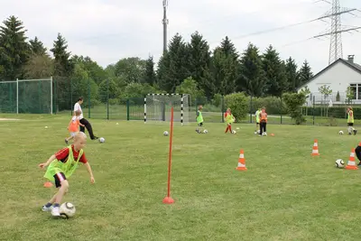 Foto 10 aus der Archivgalerie DFB-Mobil besucht die Fußball-AG (2012)
