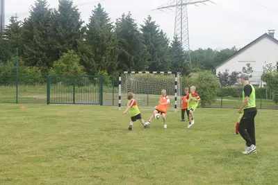 Foto 11 aus der Archivgalerie DFB-Mobil besucht die Fußball-AG (2012)