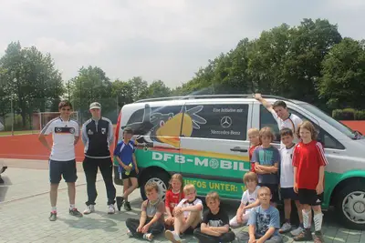 Foto 17 aus der Archivgalerie DFB-Mobil besucht die Fußball-AG (2012)