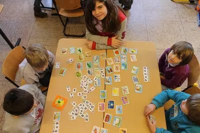 Foto 4 aus der Archivgalerie Gymnasiasten spielen mit den SchülerInnen (2012)