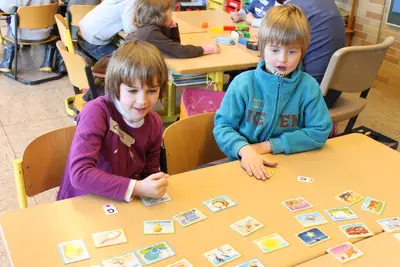 Foto 6 aus der Archivgalerie Gymnasiasten spielen mit den SchülerInnen (2012)