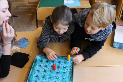 Foto 9 aus der Archivgalerie Gymnasiasten spielen mit den SchülerInnen (2012)