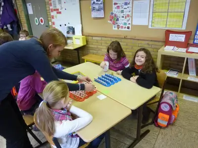 Foto 10 aus der Archivgalerie Gymnasiasten spielen mit den SchülerInnen (2012)