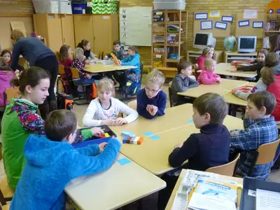 Foto 13 aus der Archivgalerie Gymnasiasten spielen mit den SchülerInnen (2012)