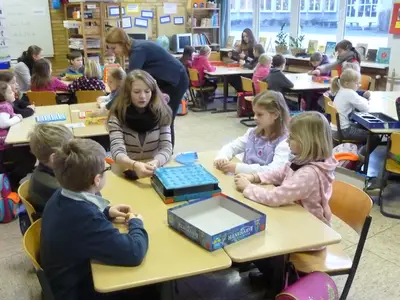 Foto 17 aus der Archivgalerie Gymnasiasten spielen mit den SchülerInnen (2012)