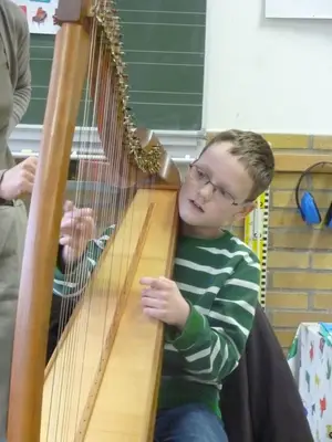 Foto 8 aus der Archivgalerie Harfenzauber in der Grundschule (2012)